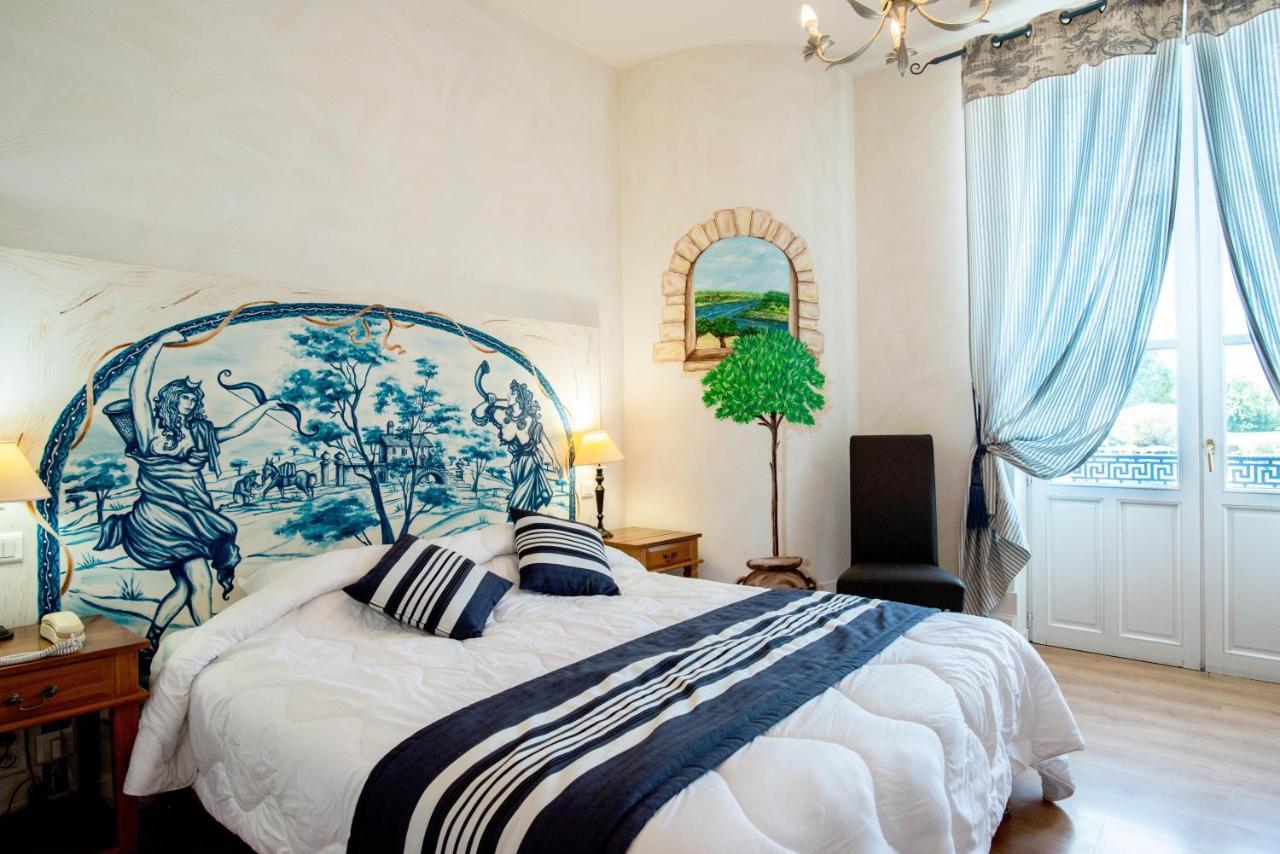 Logis Hotel De La Tour Libourne Εξωτερικό φωτογραφία