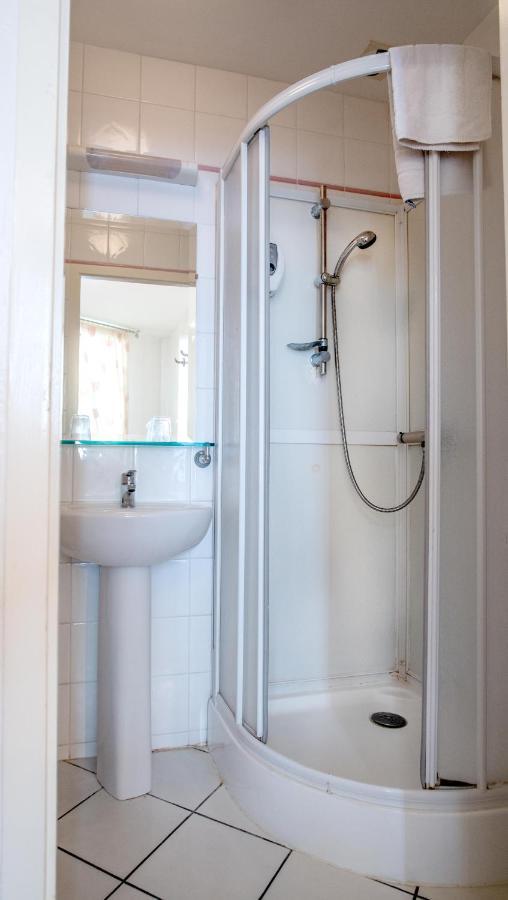 Logis Hotel De La Tour Libourne Εξωτερικό φωτογραφία