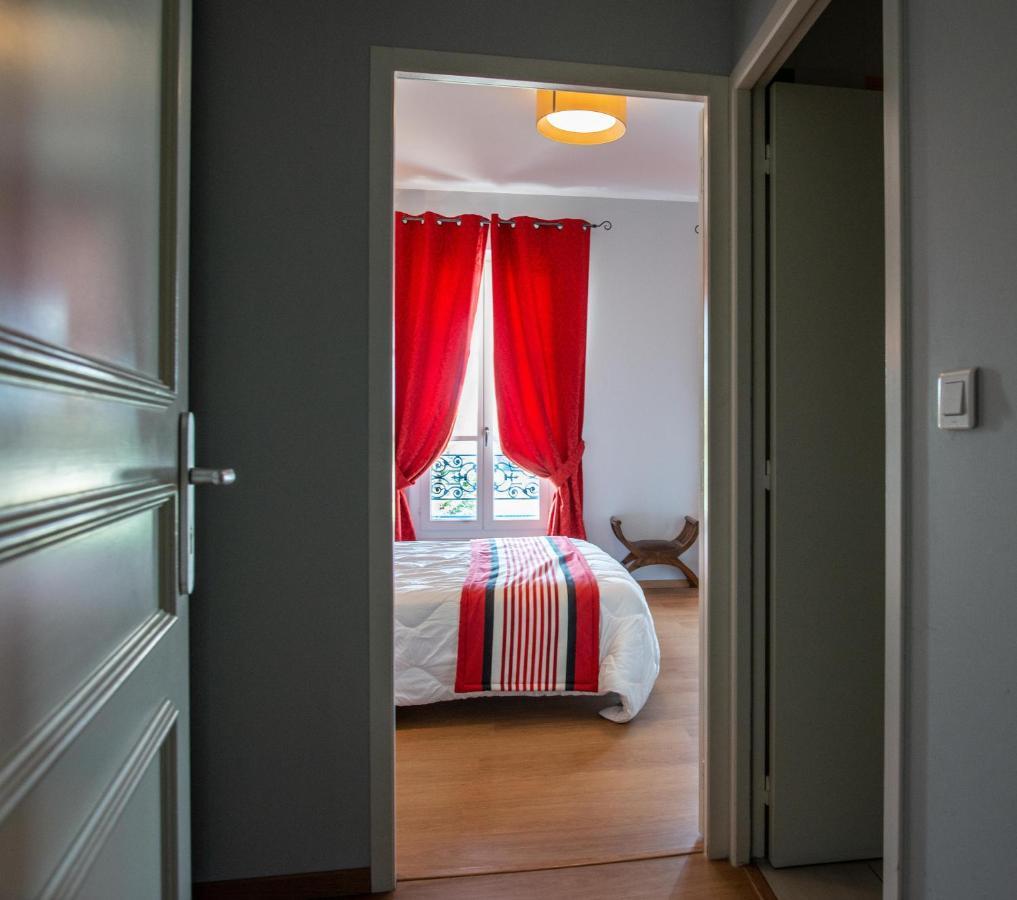 Logis Hotel De La Tour Libourne Εξωτερικό φωτογραφία