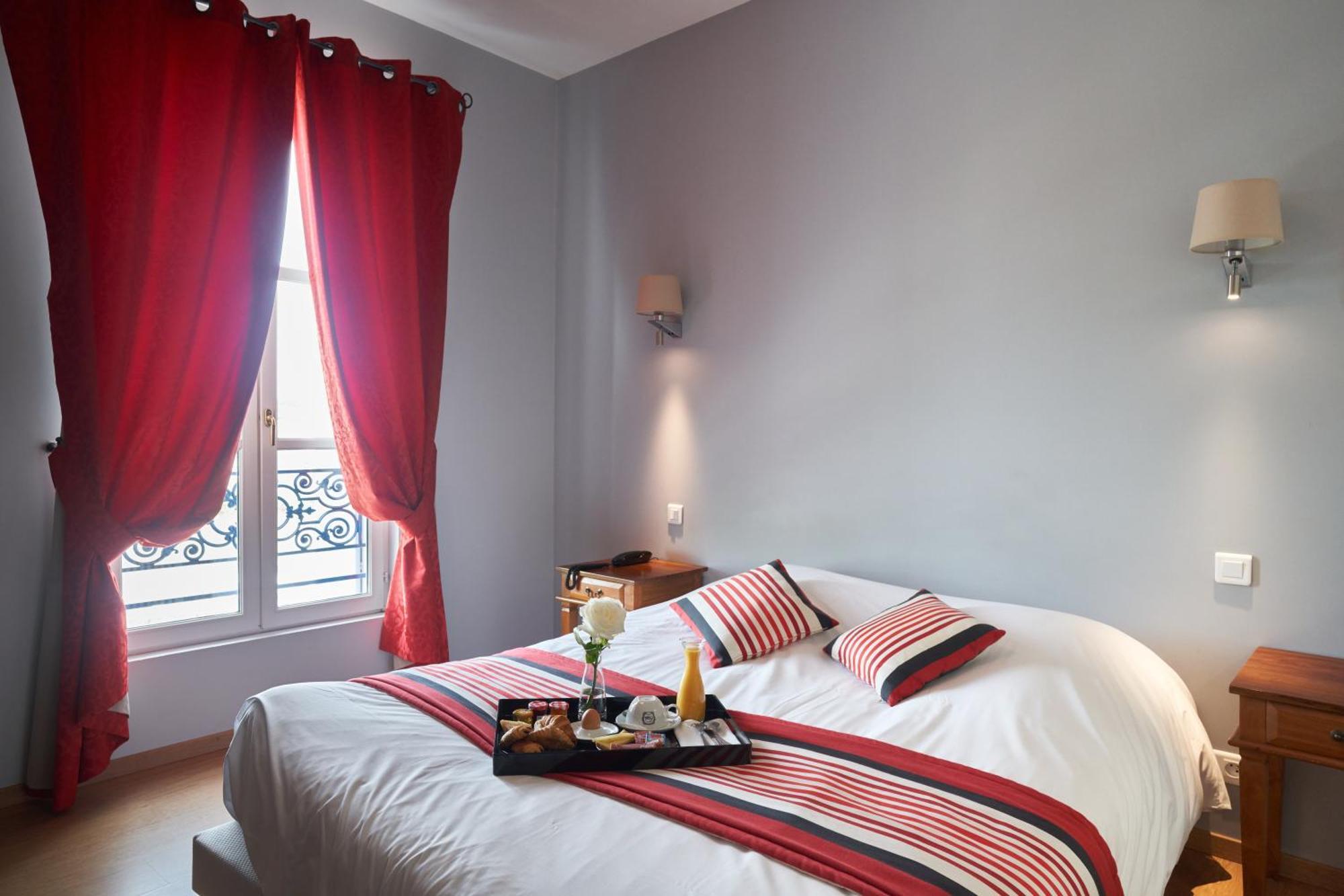 Logis Hotel De La Tour Libourne Εξωτερικό φωτογραφία