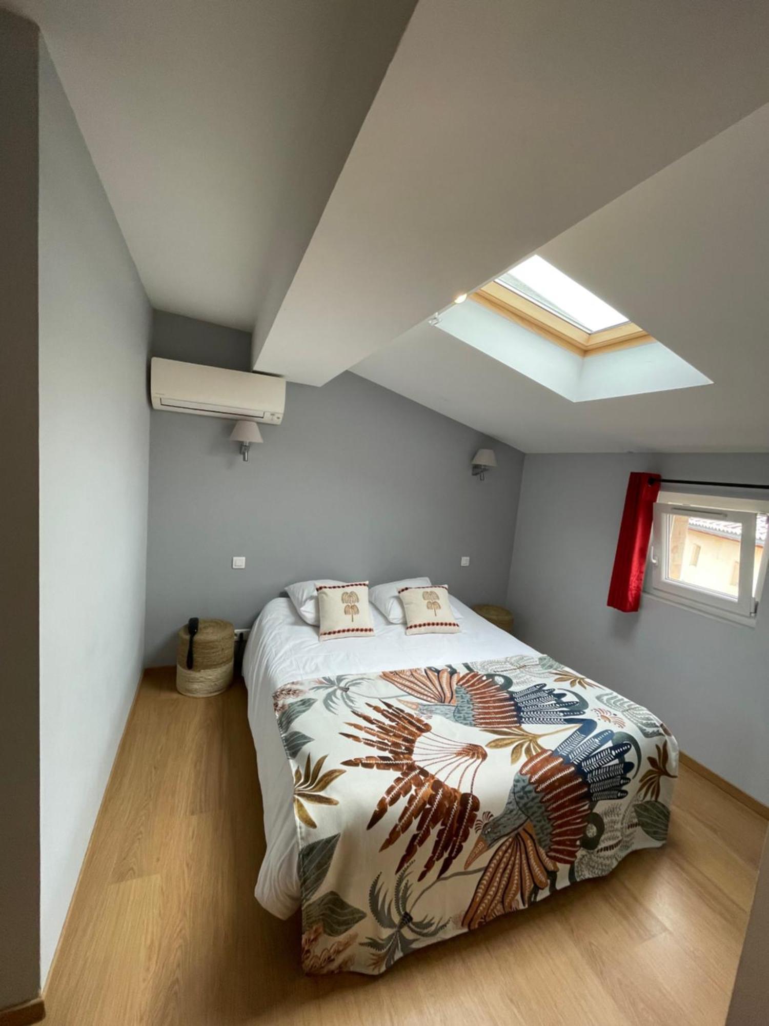 Logis Hotel De La Tour Libourne Εξωτερικό φωτογραφία