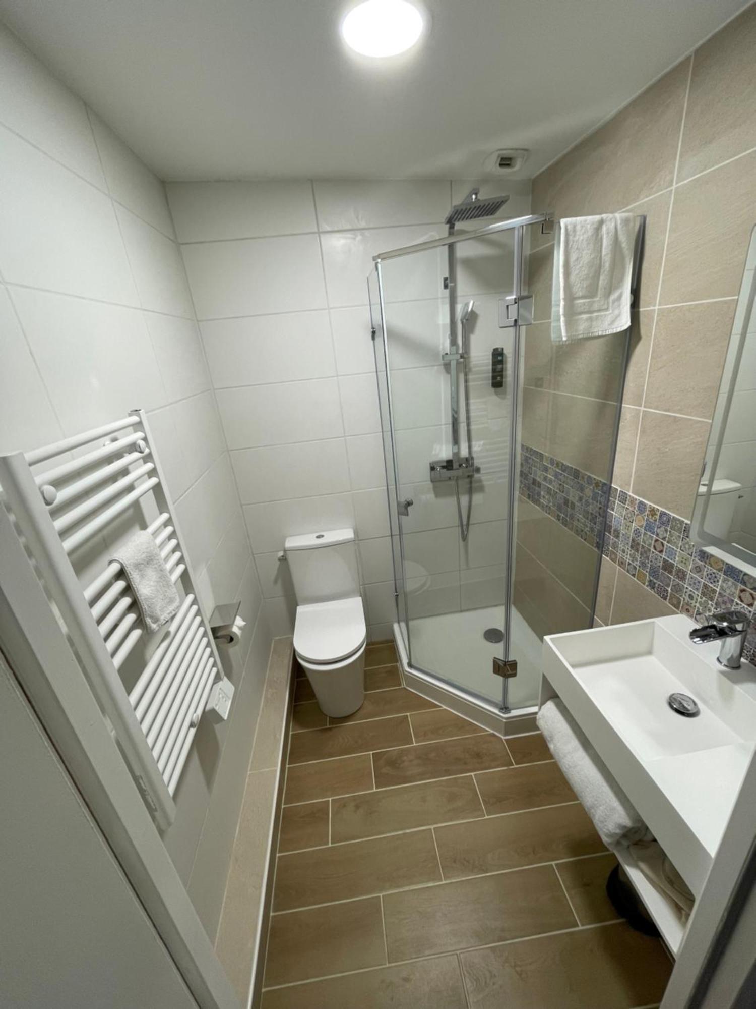 Logis Hotel De La Tour Libourne Εξωτερικό φωτογραφία