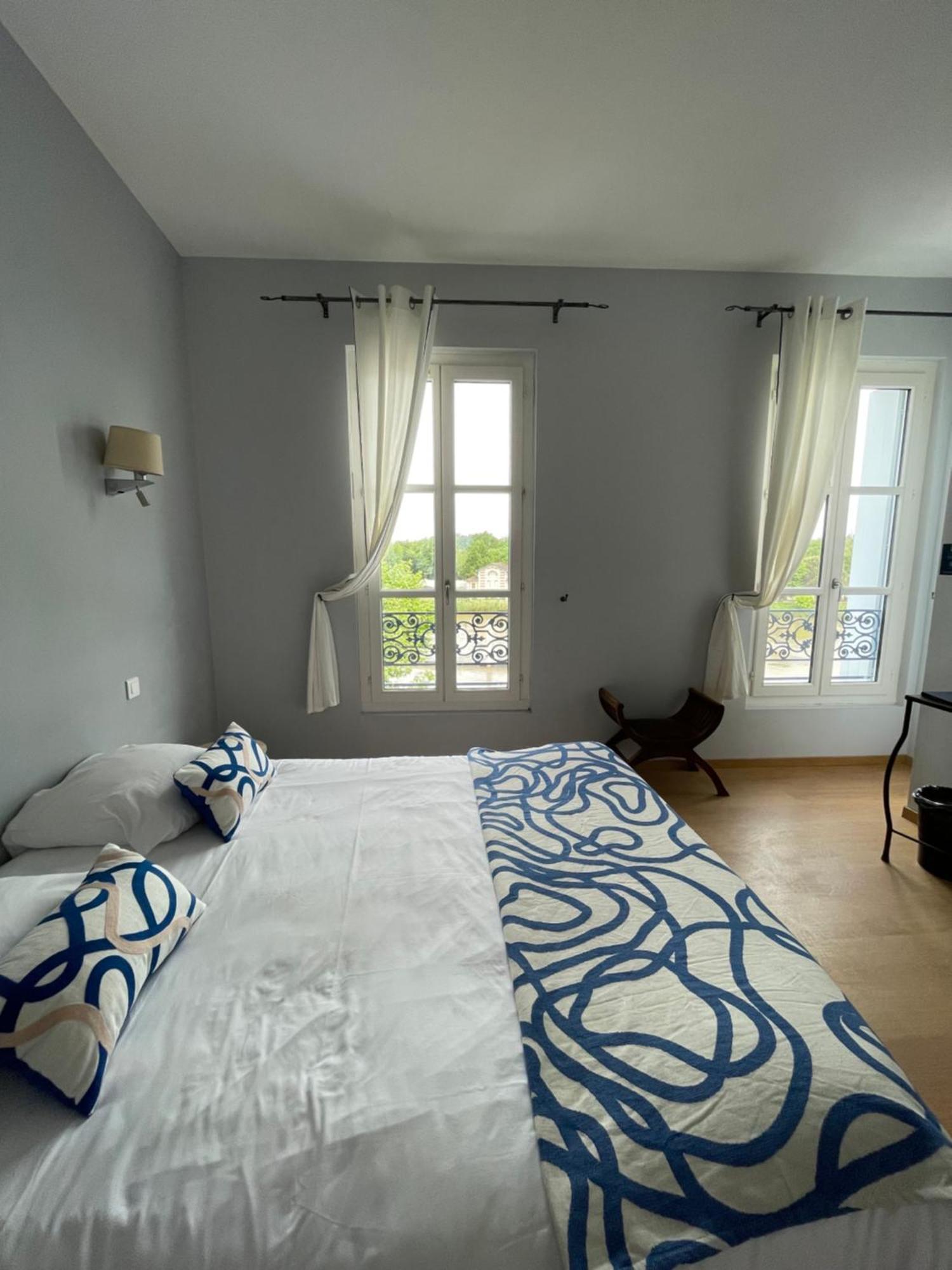 Logis Hotel De La Tour Libourne Εξωτερικό φωτογραφία