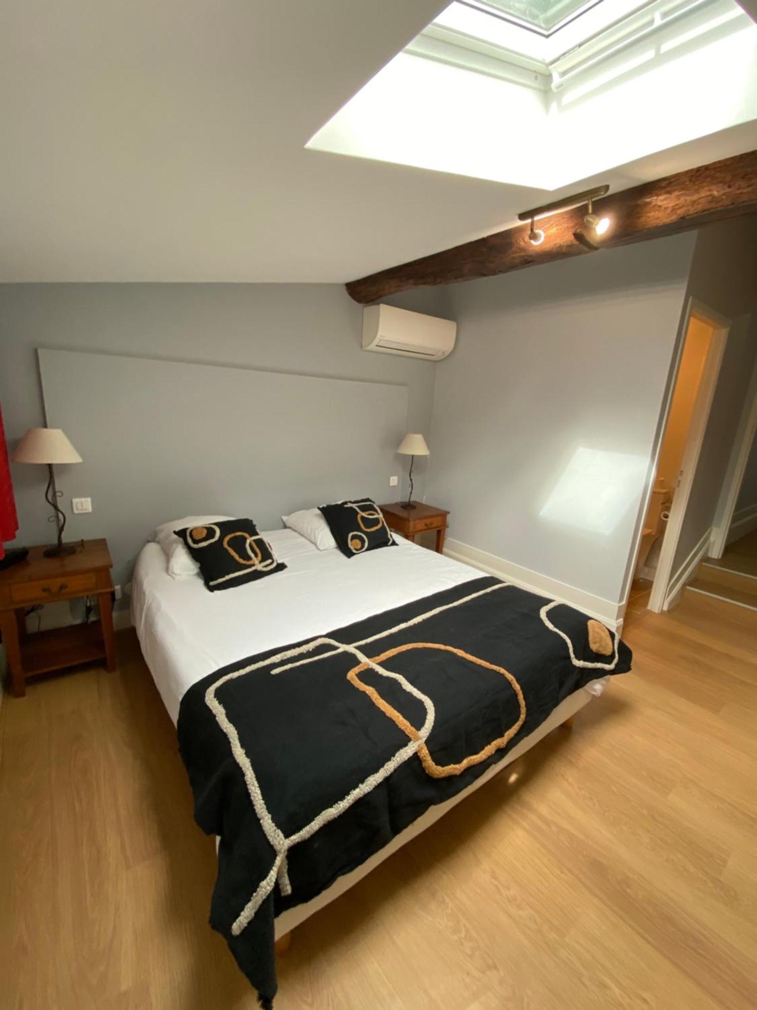 Logis Hotel De La Tour Libourne Εξωτερικό φωτογραφία