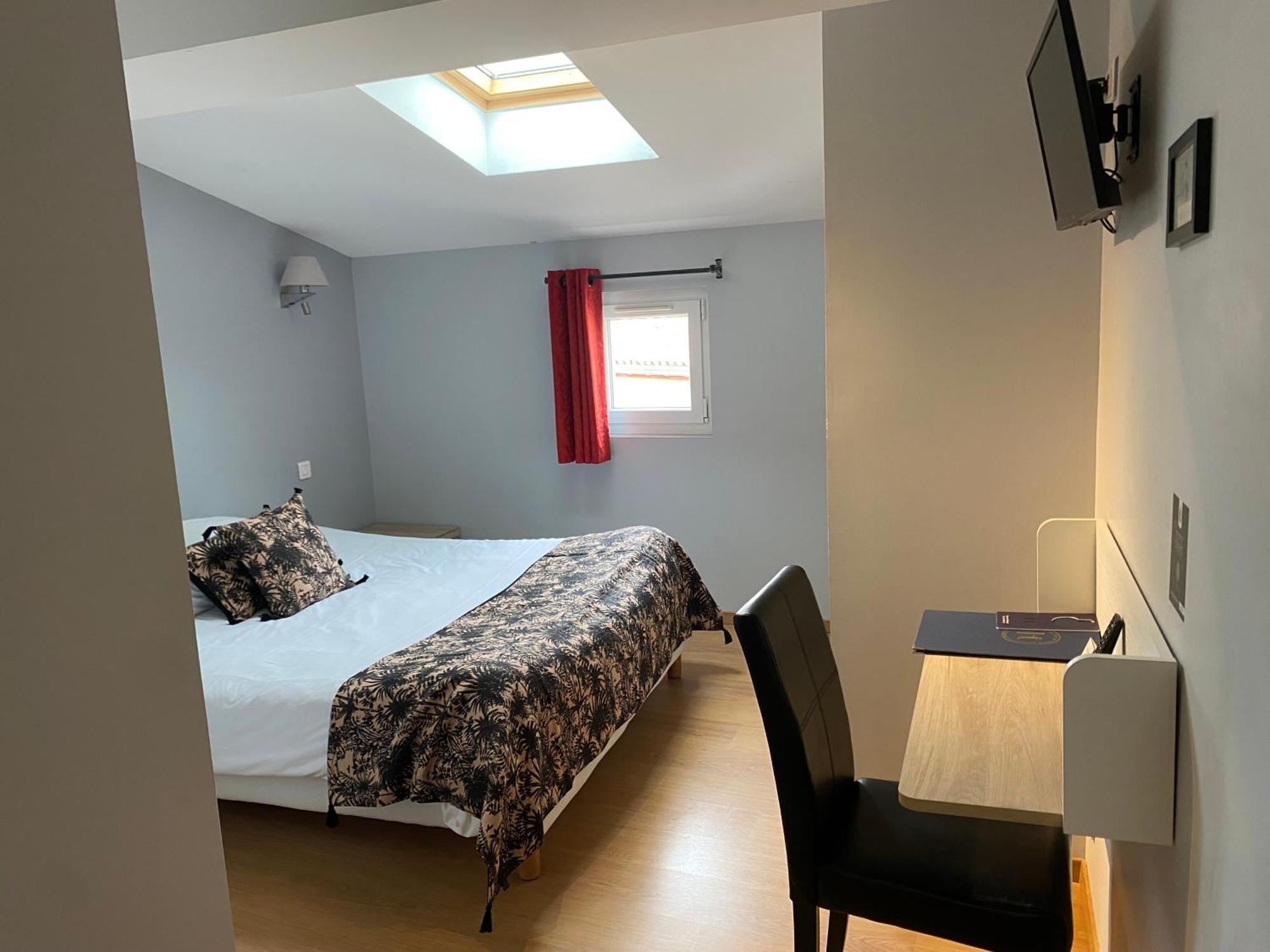 Logis Hotel De La Tour Libourne Εξωτερικό φωτογραφία